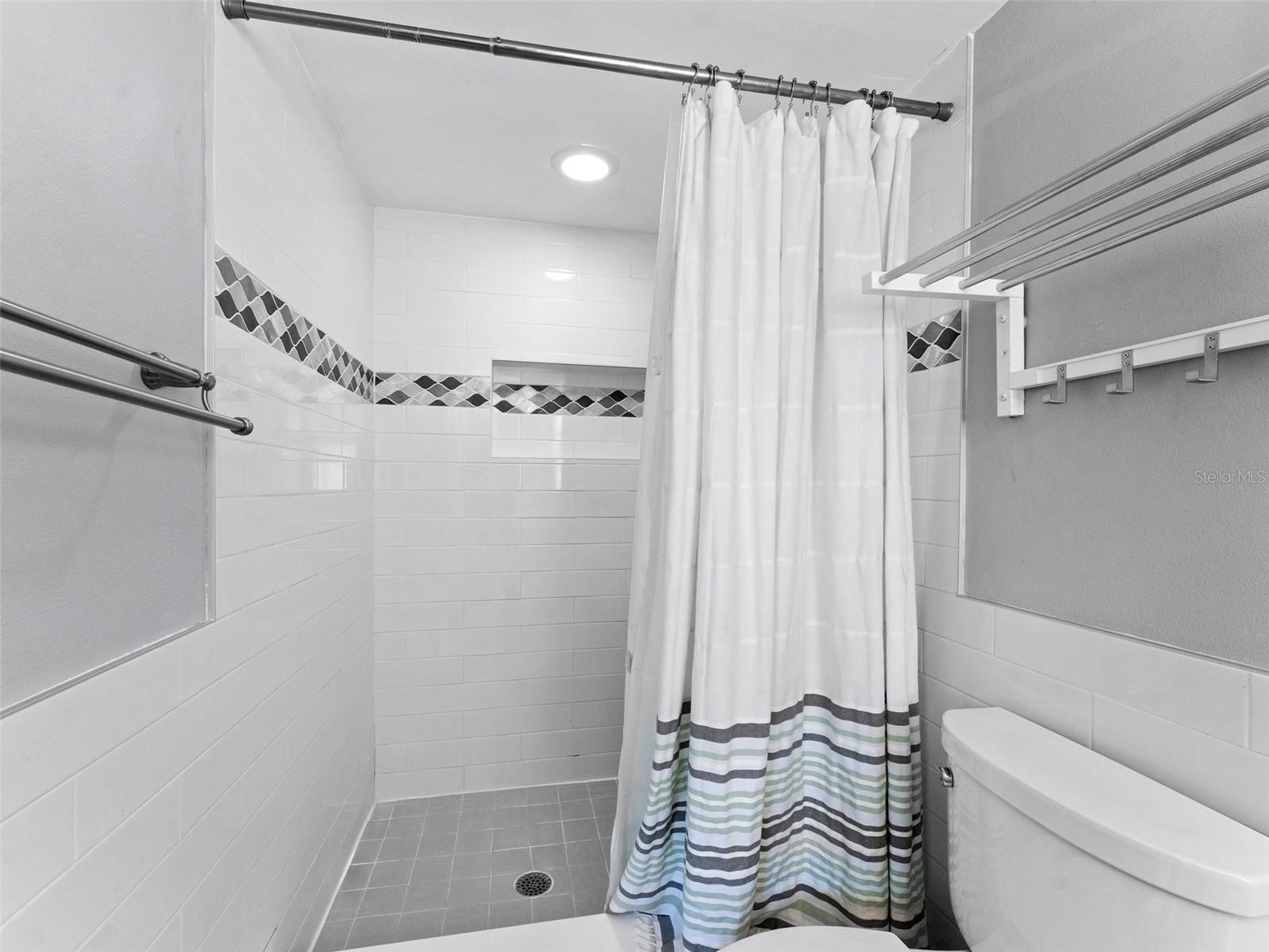 Image 18 of 33 For 1436 Wexford Drive N
