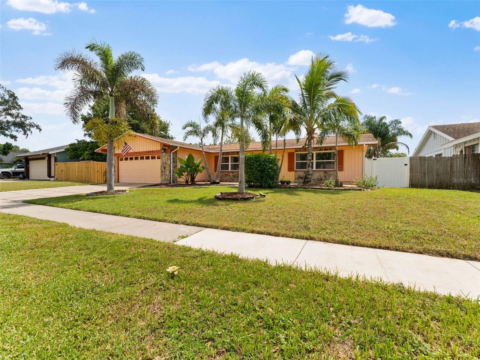 Image 2 of 33 For 1436 Wexford Drive N