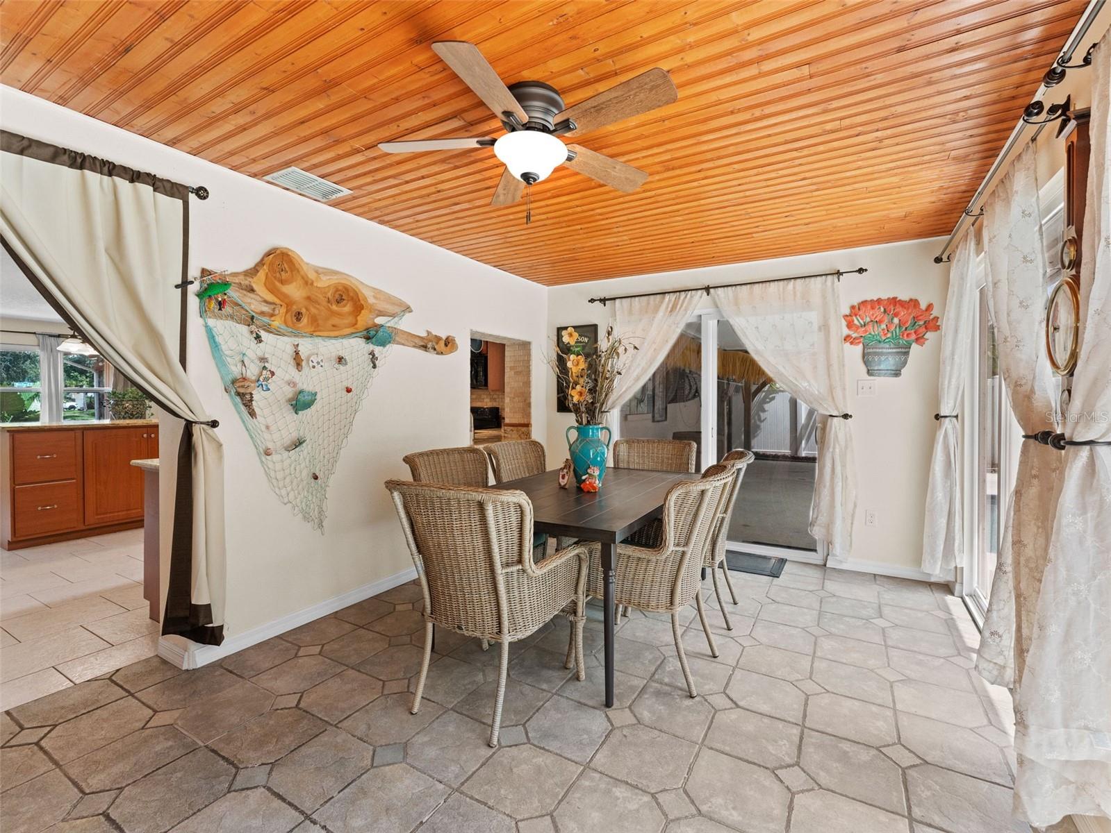 Image 25 of 33 For 1436 Wexford Drive N