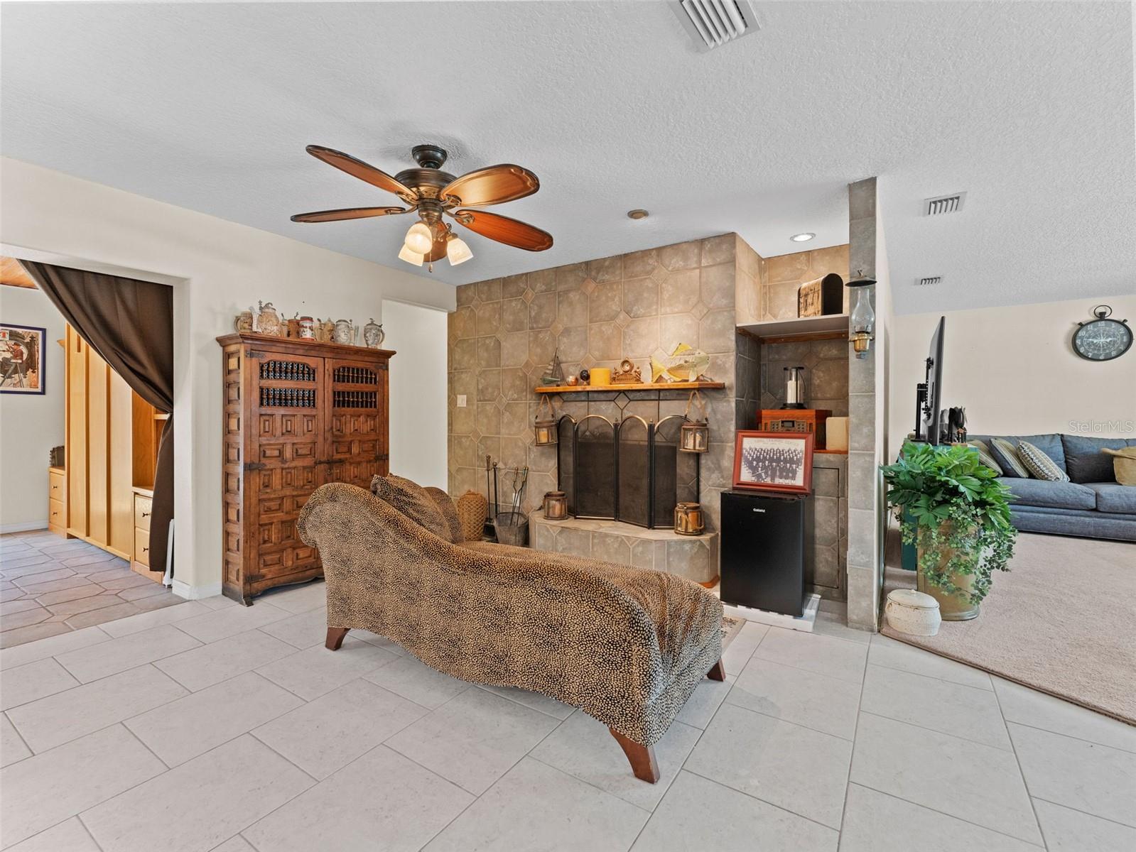Image 4 of 33 For 1436 Wexford Drive N