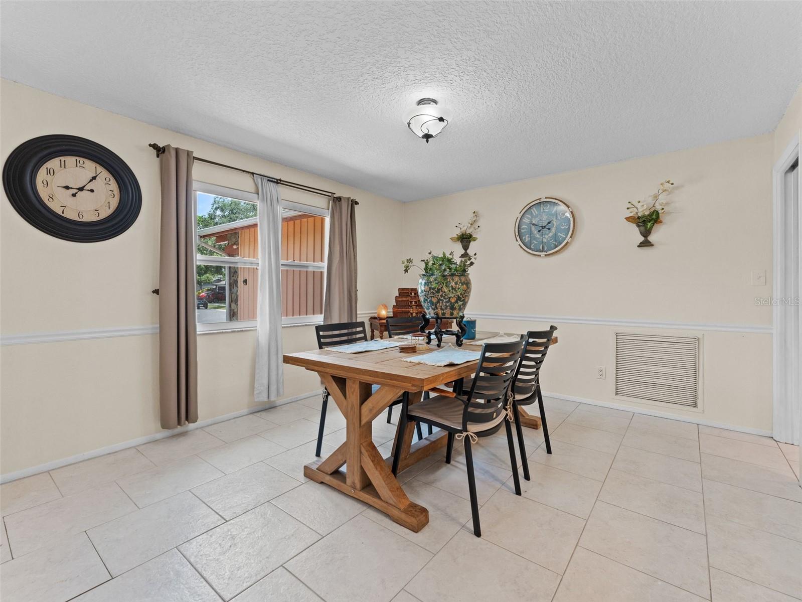 Image 8 of 33 For 1436 Wexford Drive N