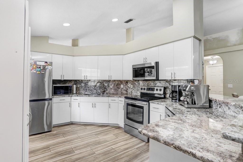 Image 10 of 39 For 8712 Fountain Avenue