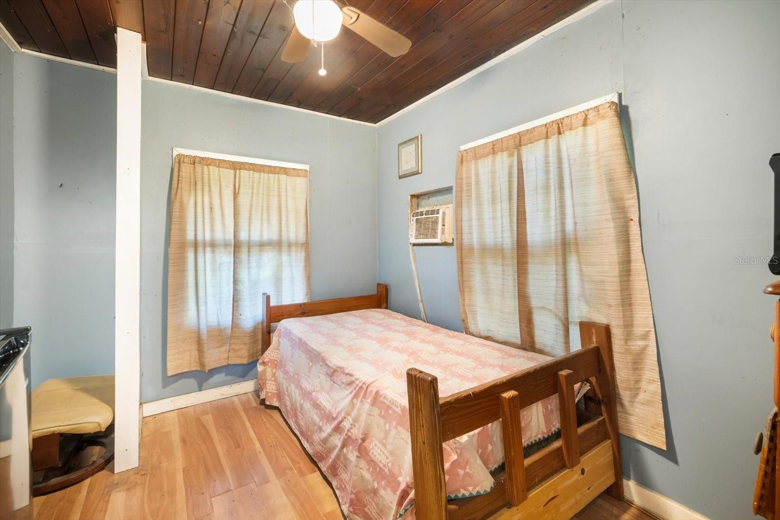 Image 4 of 19 For 6915 40th Street