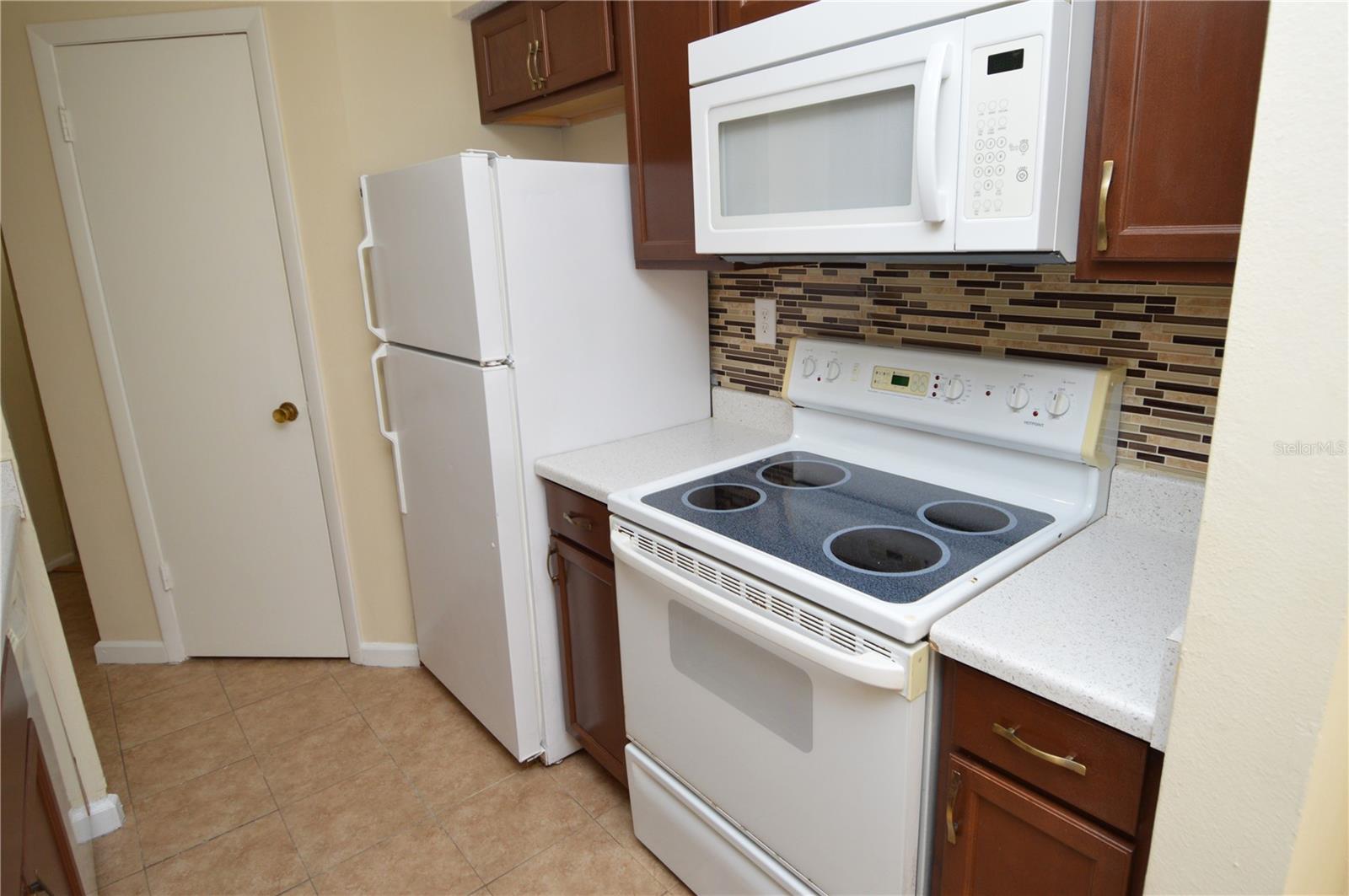 Image 6 of 95 For 8647 Mallard Reserve Drive 103