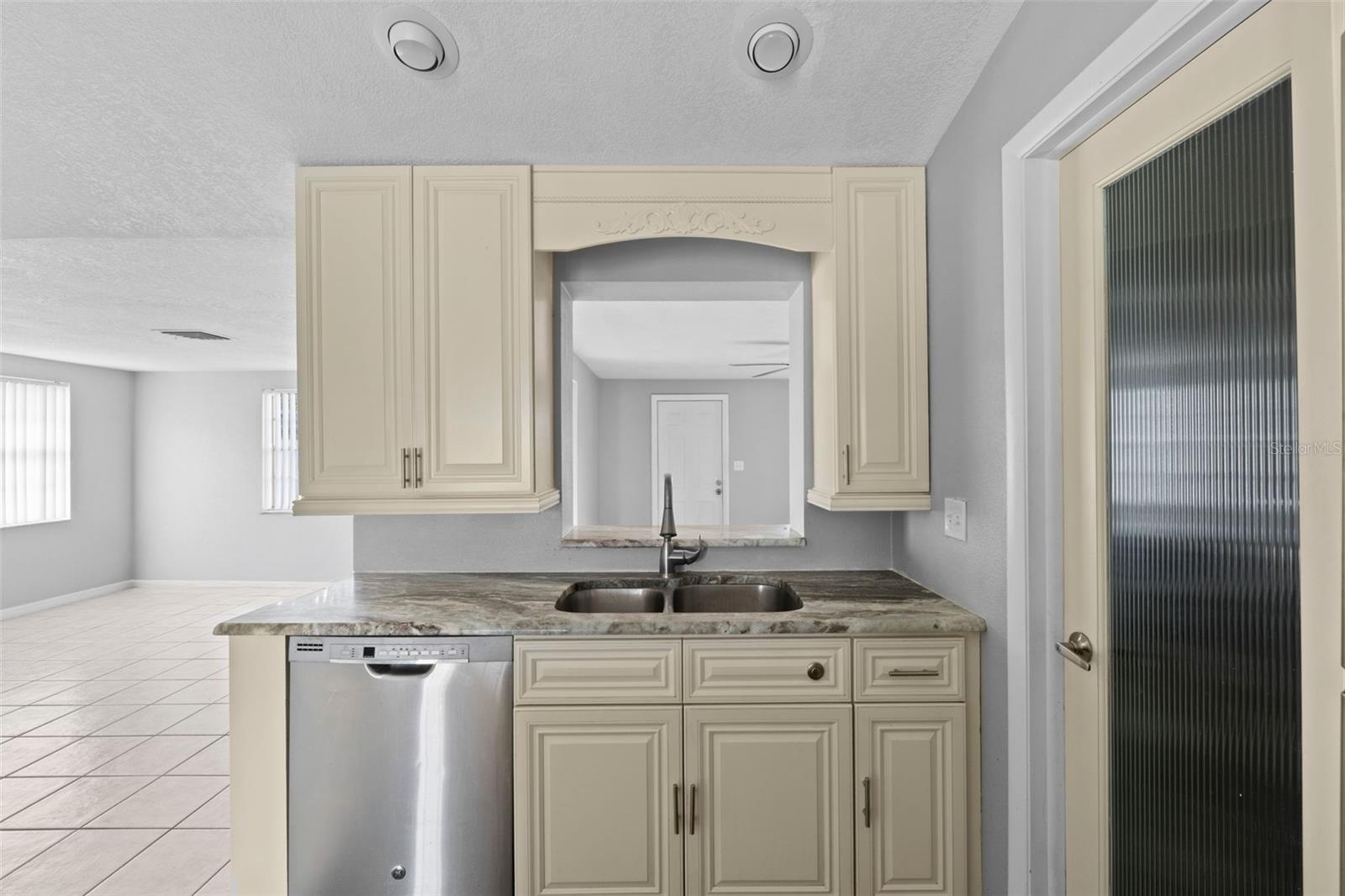 Image 14 of 74 For 7135 Flaggler Drive
