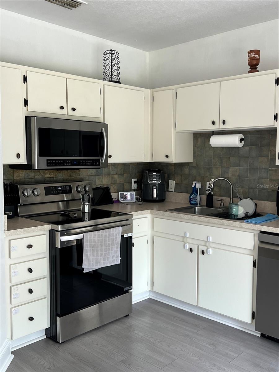 Image 11 of 51 For 8425 Quarter Horse Drive