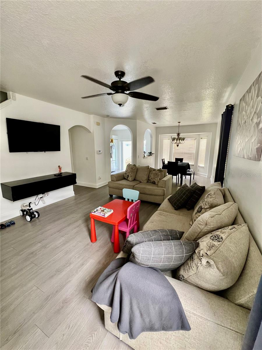 Image 4 of 51 For 8425 Quarter Horse Drive