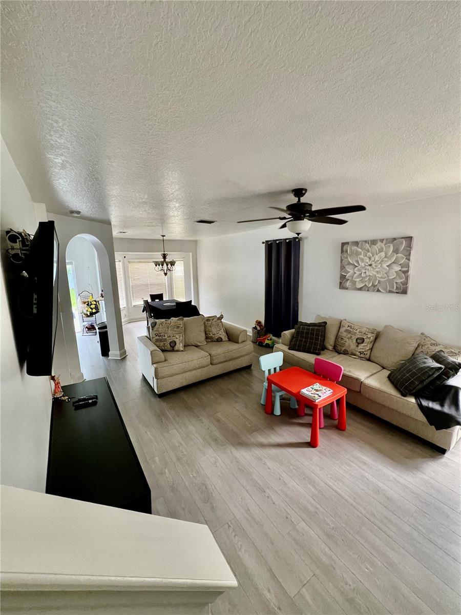 Image 6 of 51 For 8425 Quarter Horse Drive