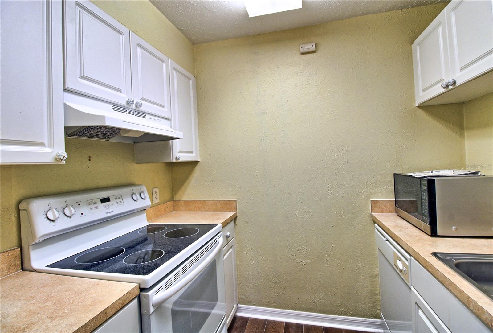 Image 7 of 28 For 2519 Cedar Cypress Court 102