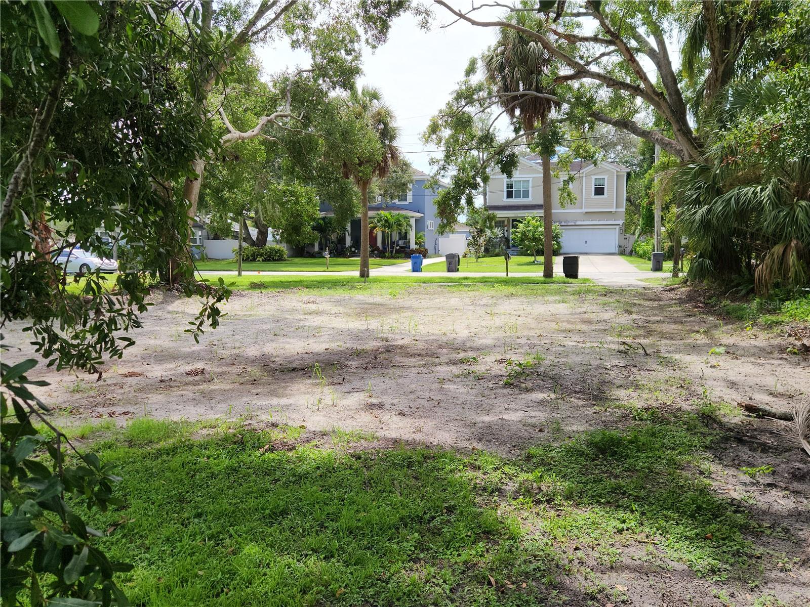 Listing photo id 1 for 107 Arlington Avenue E