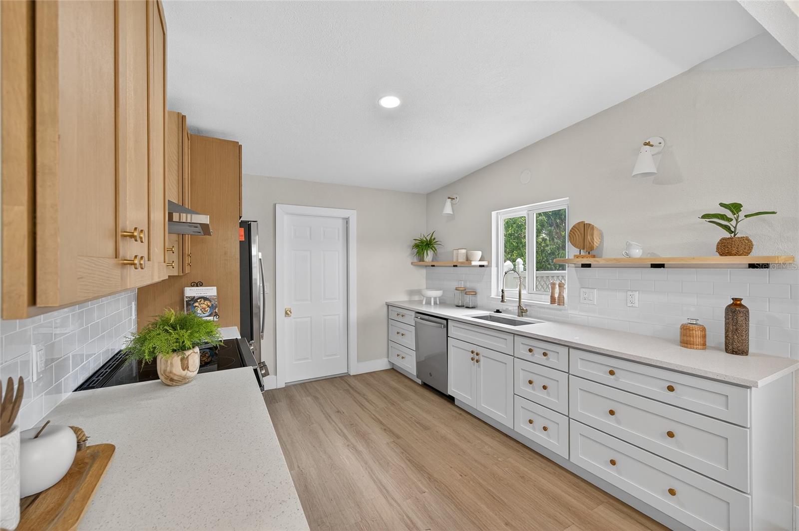 Image 11 of 43 For 6031 Highland Street S