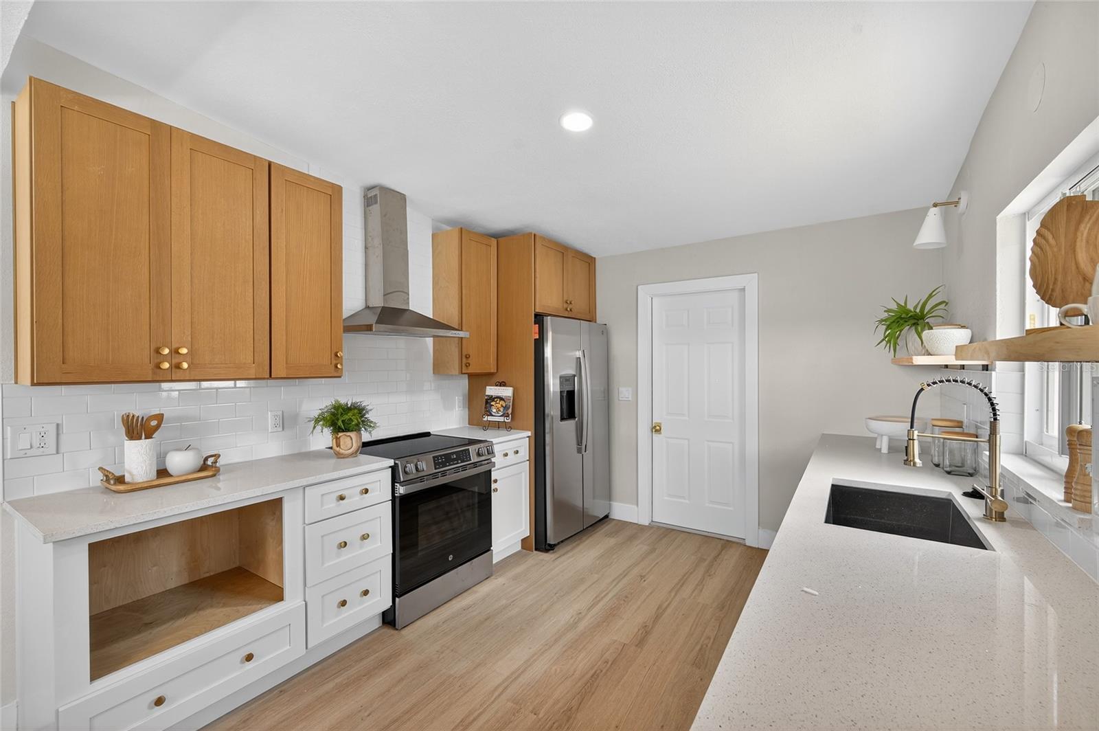 Image 14 of 43 For 6031 Highland Street S