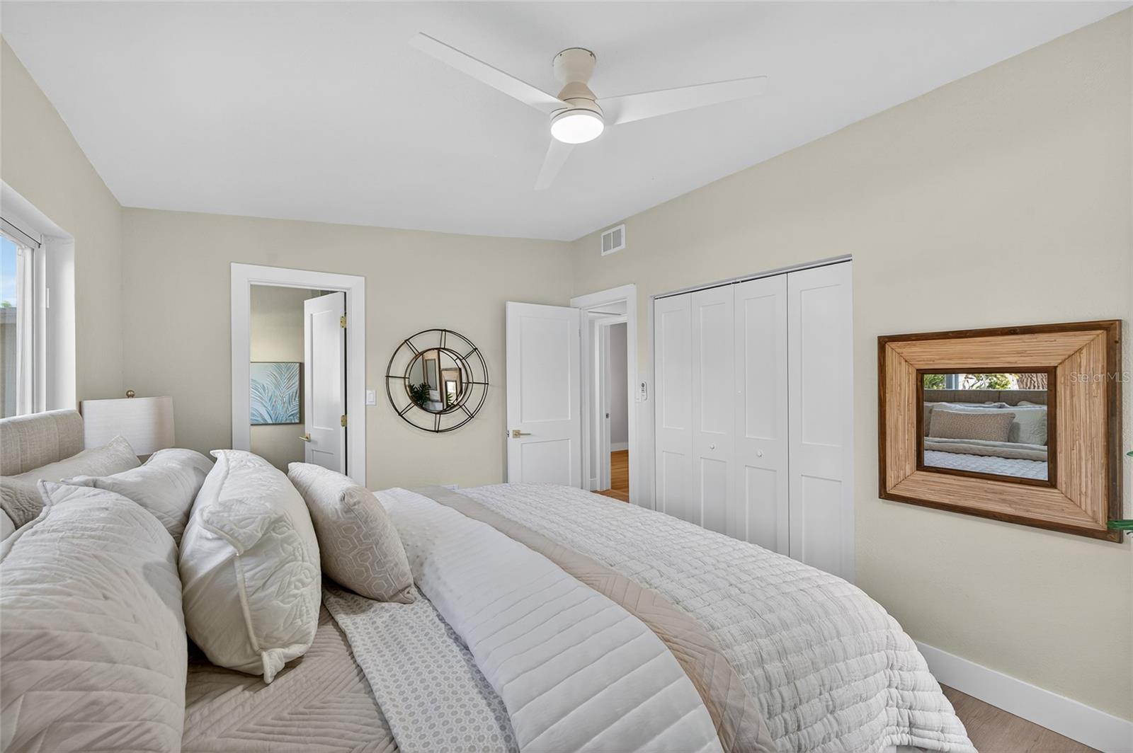 Image 18 of 43 For 6031 Highland Street S