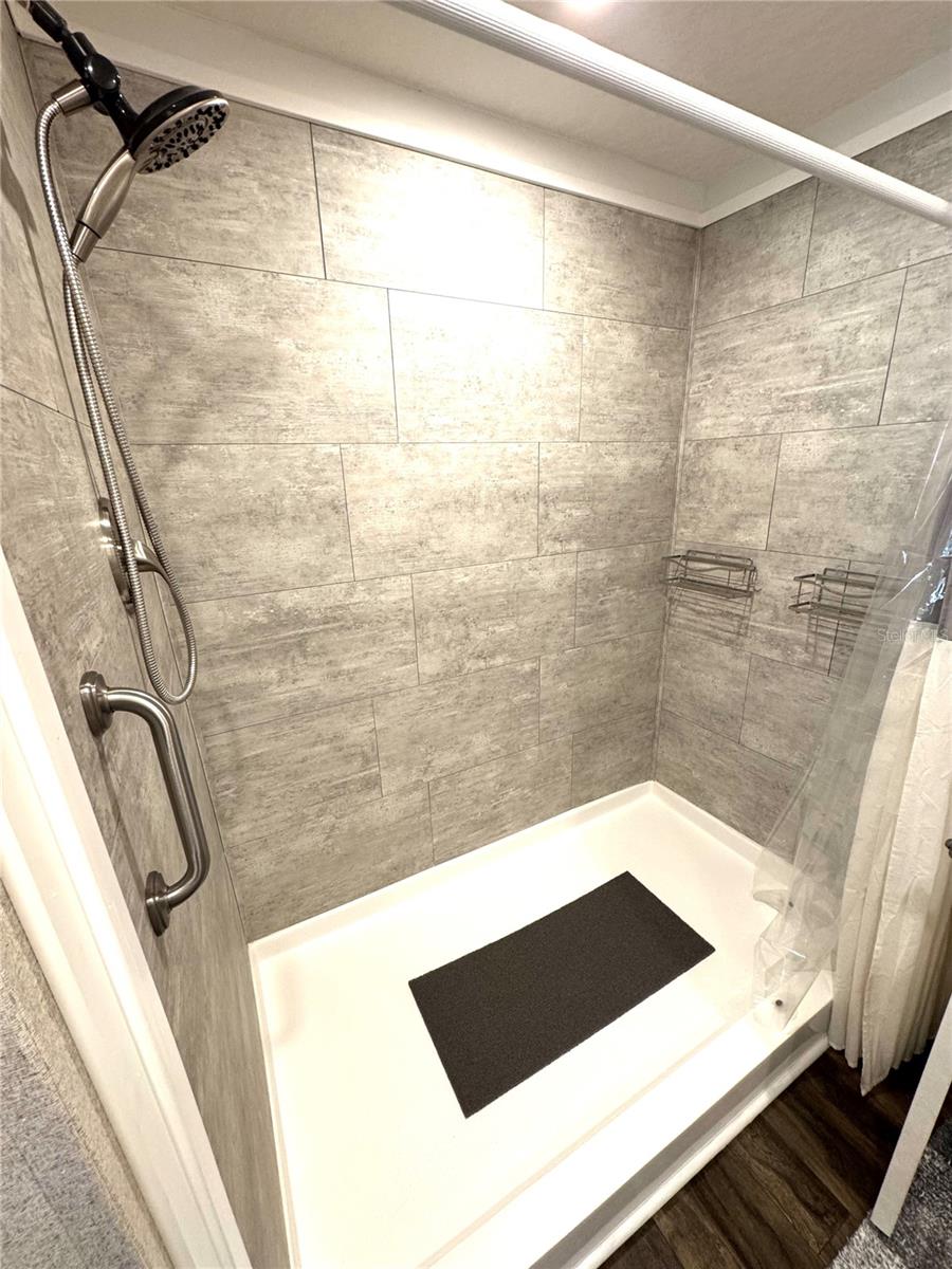 Image 22 of 38 For 7803 46th Avenue N 105