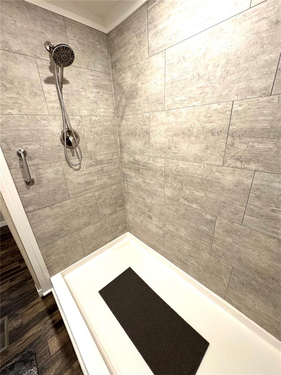 Image 23 of 38 For 7803 46th Avenue N 105