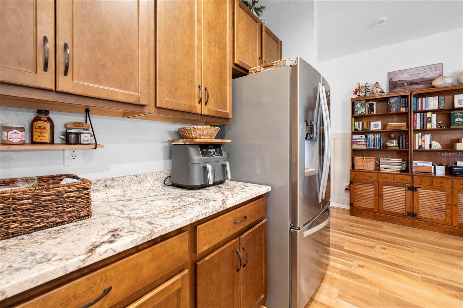 Image 16 of 82 For 1275 Old Windsor Way