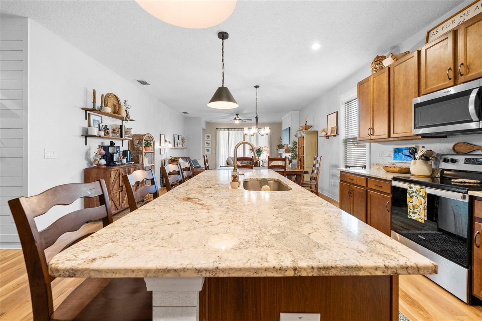 Image 18 of 82 For 1275 Old Windsor Way