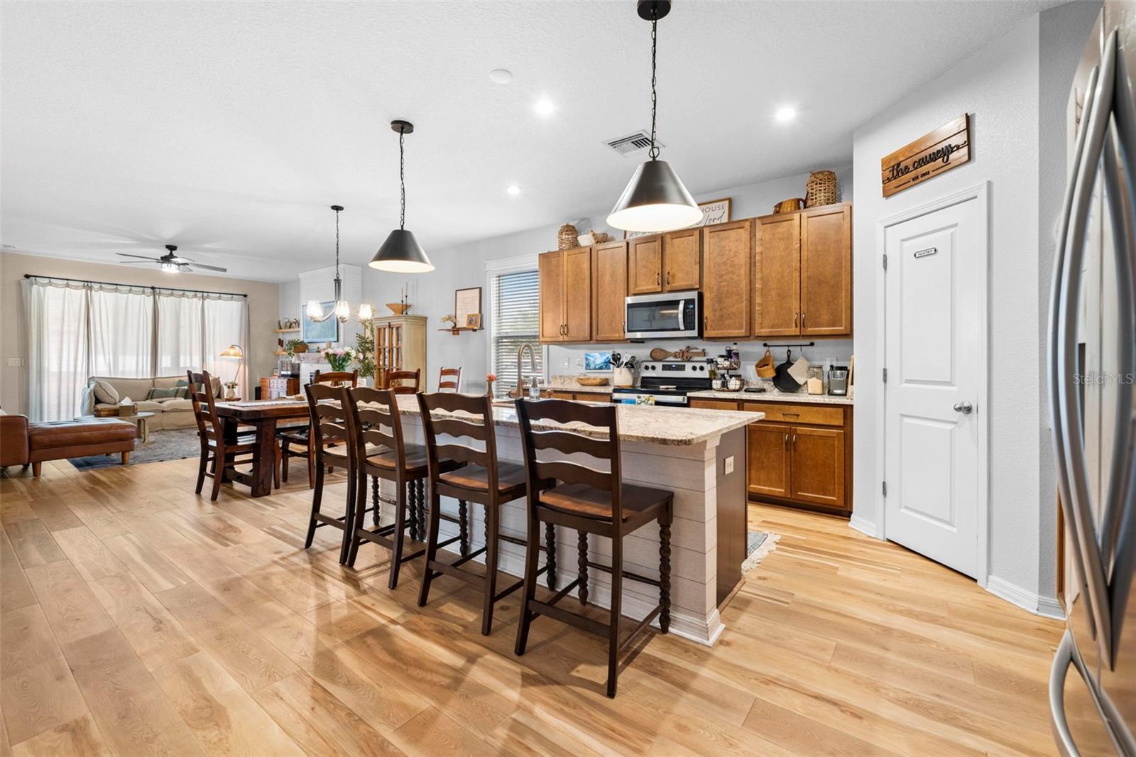 Image 7 of 82 For 1275 Old Windsor Way