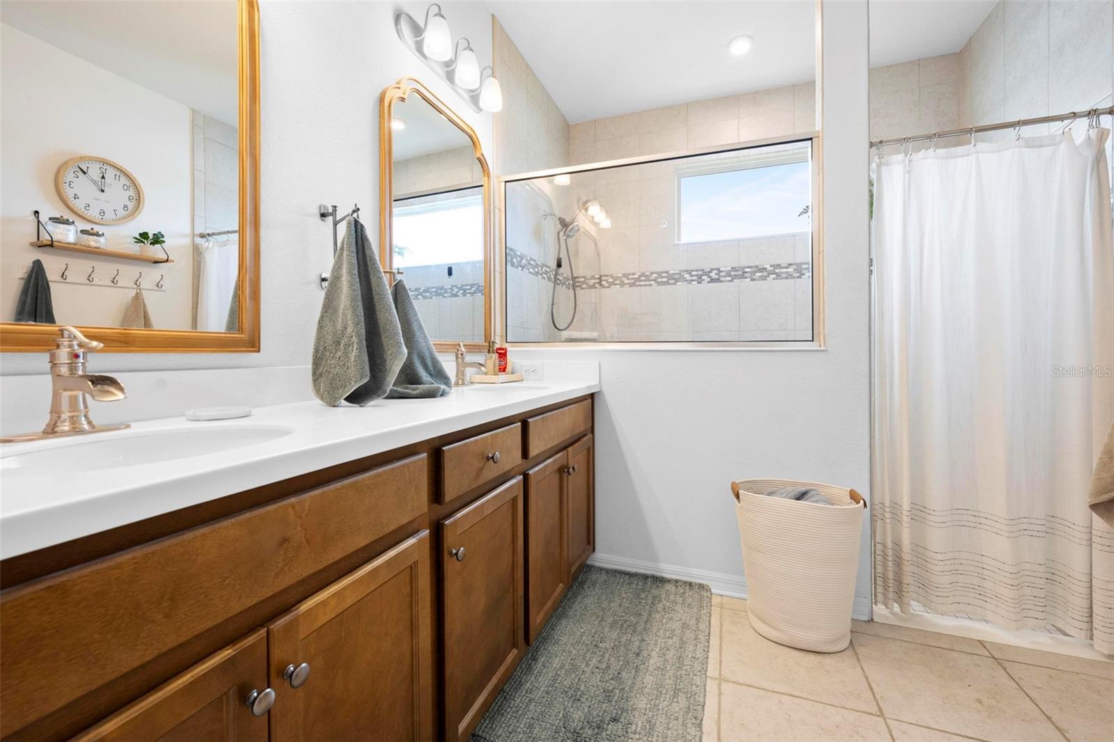 Image 76 of 82 For 1275 Old Windsor Way