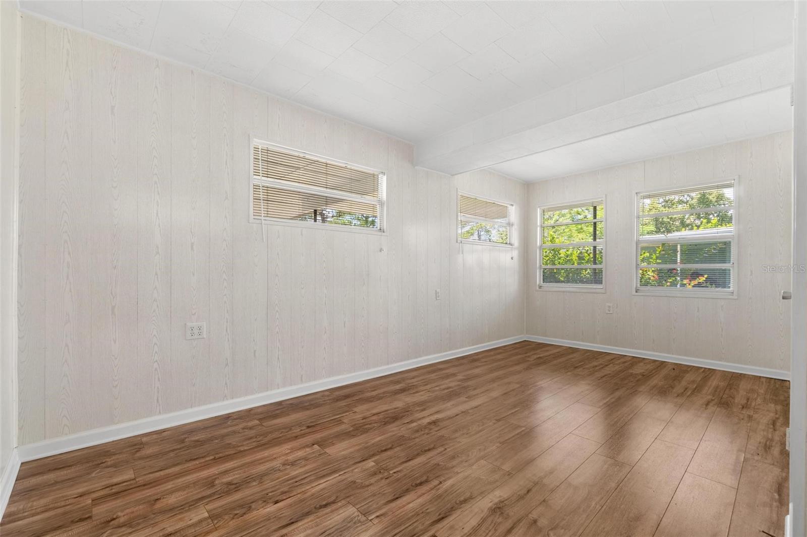 Image 16 of 38 For 754 71st Avenue N