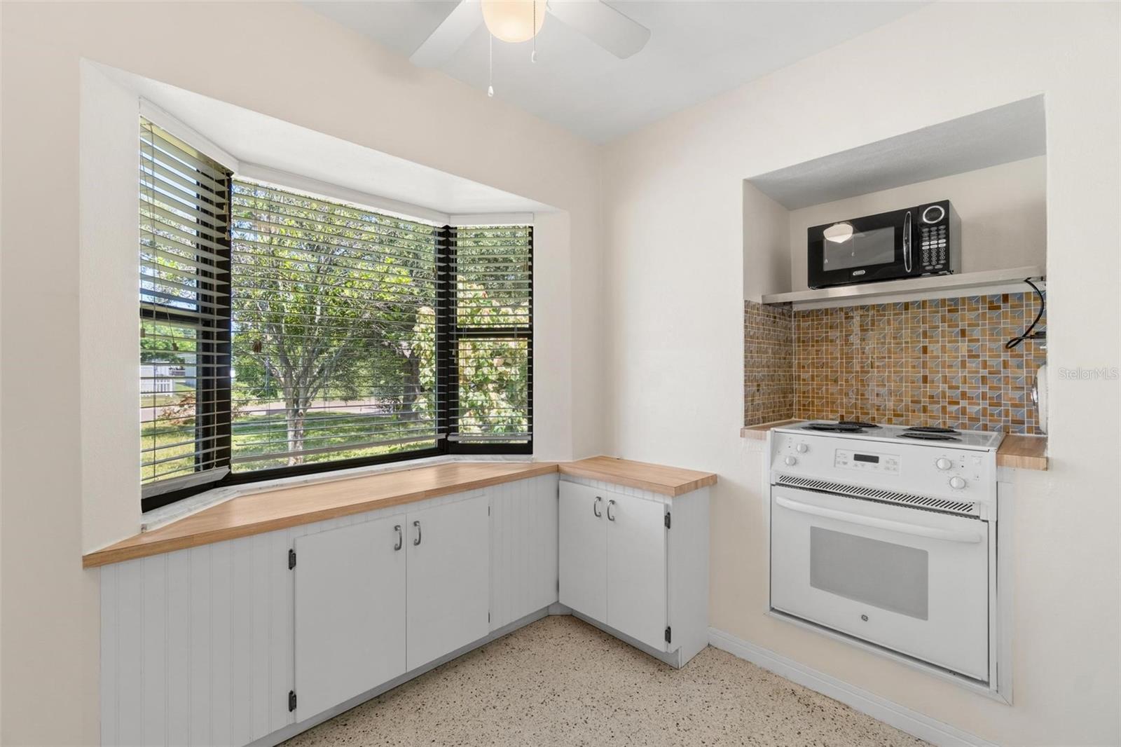 Image 7 of 38 For 754 71st Avenue N