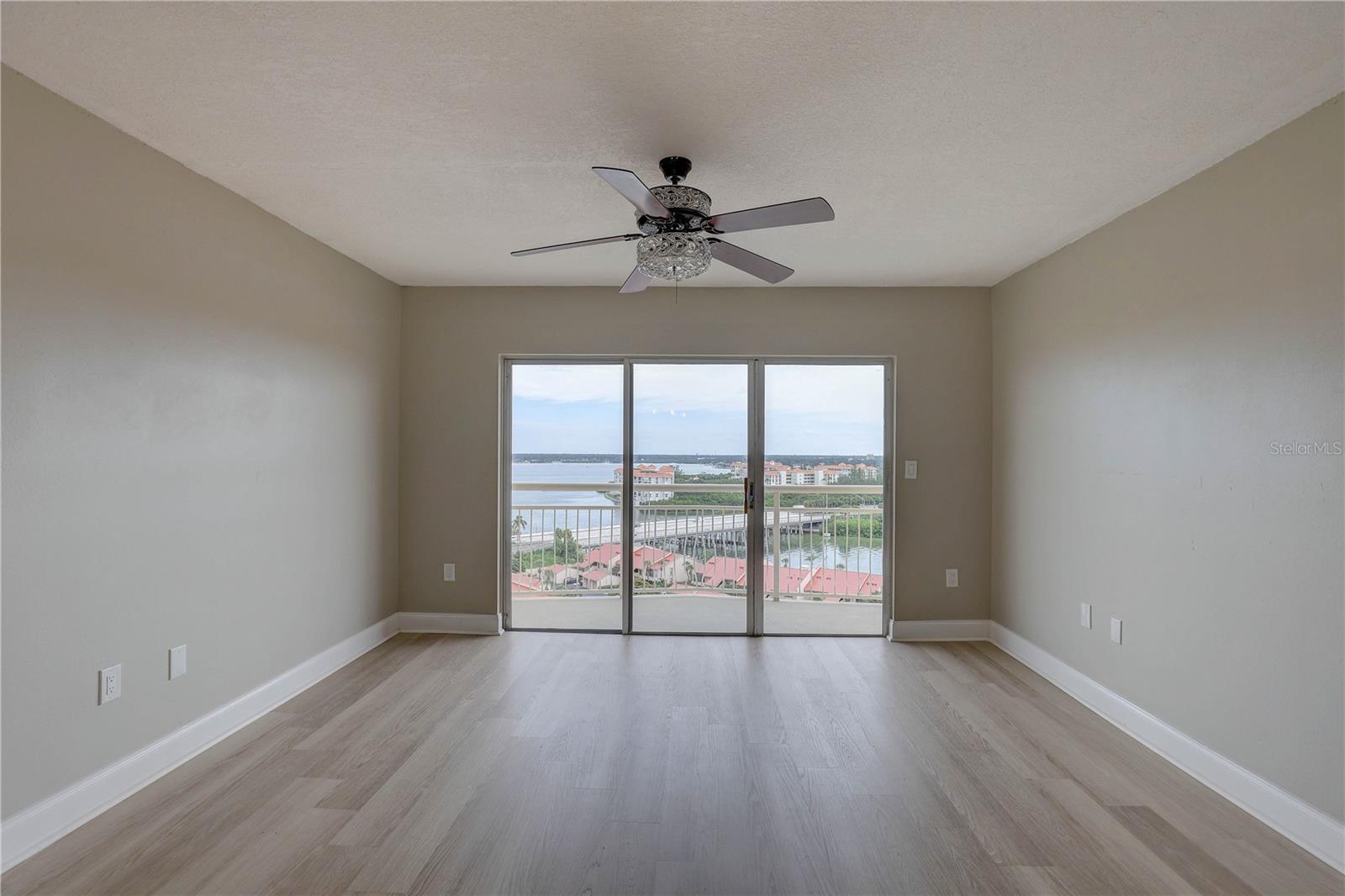 Image 11 of 39 For 4900 Brittany Drive S 1409