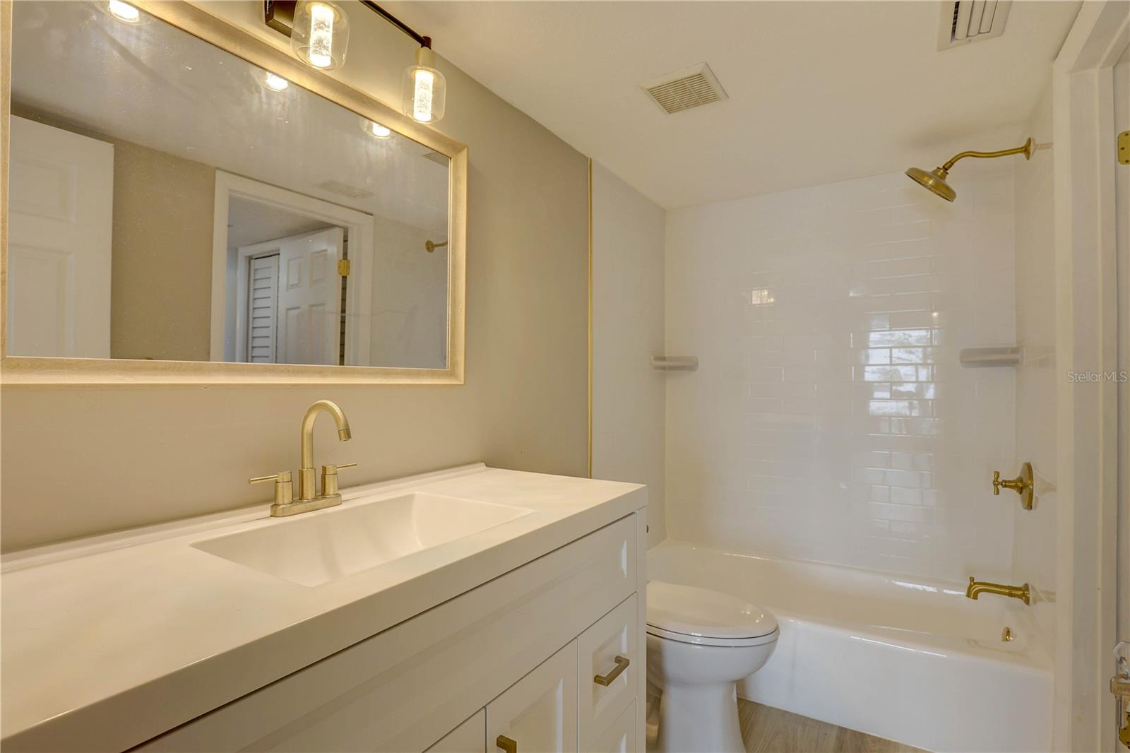 Image 20 of 39 For 4900 Brittany Drive S 1409