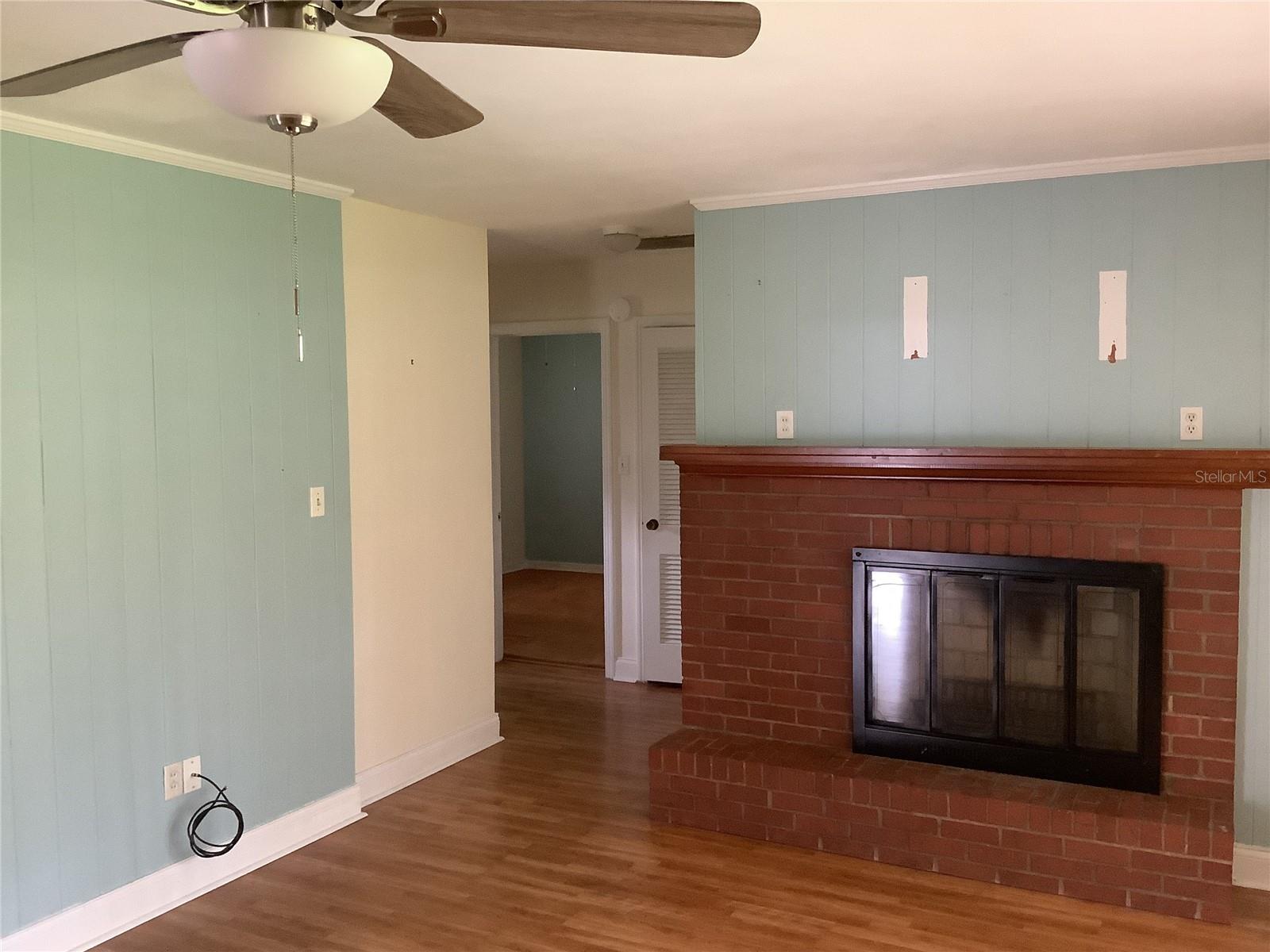 Listing photo id 2 for 33306 Ohio Avenue