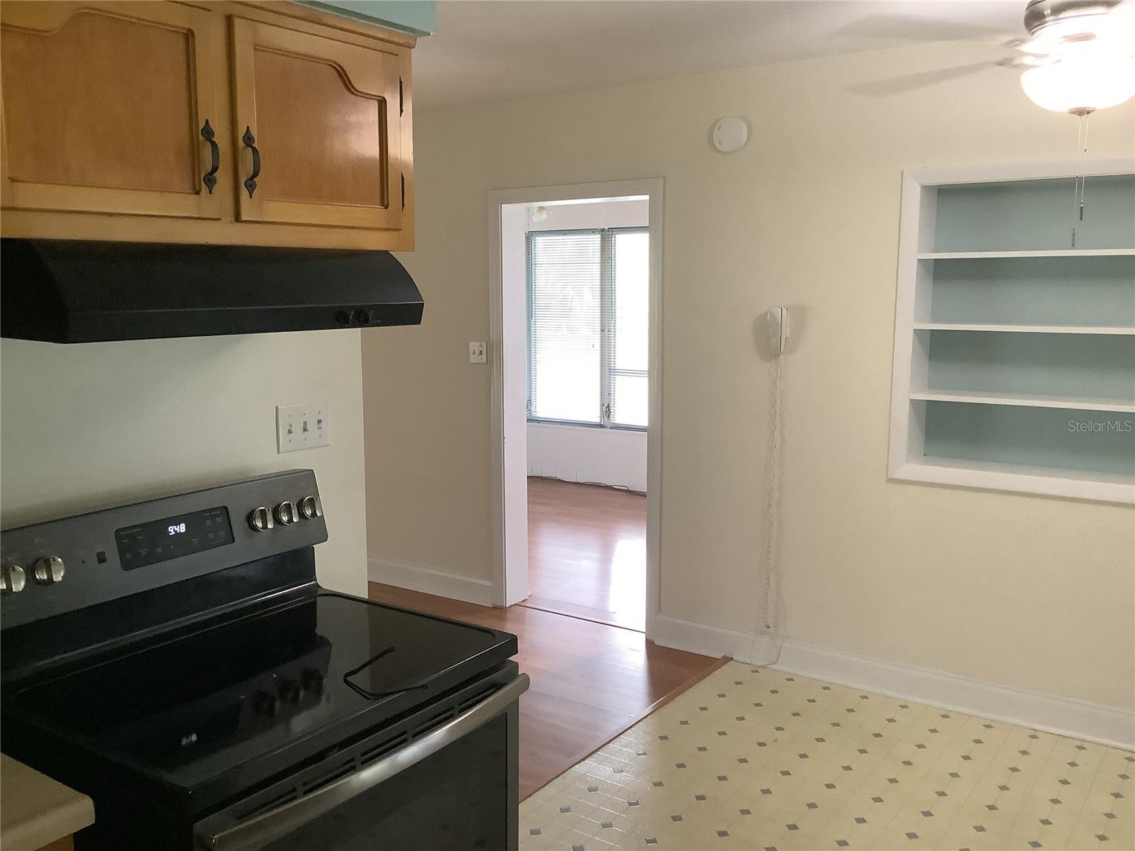 Listing photo id 7 for 33306 Ohio Avenue