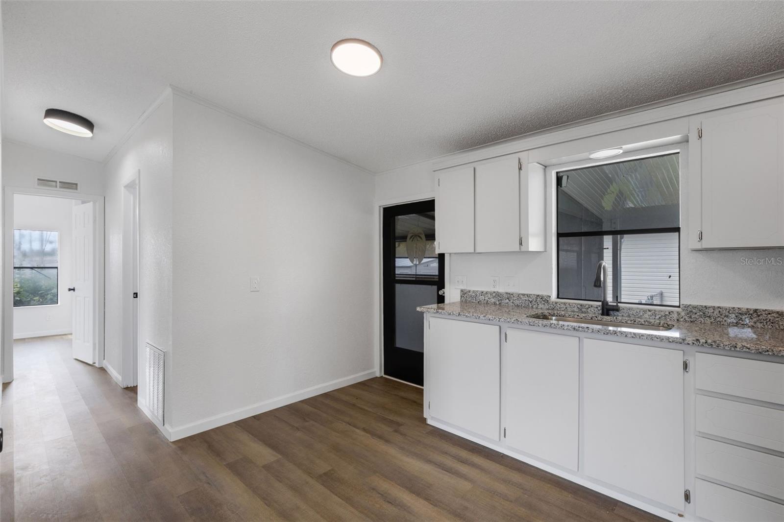Image 11 of 39 For 918 49th Avenue W