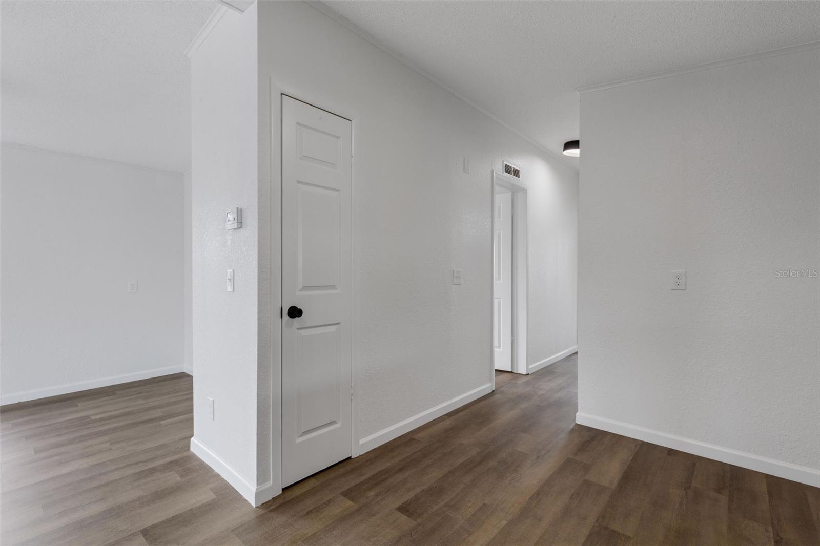 Image 14 of 39 For 918 49th Avenue W