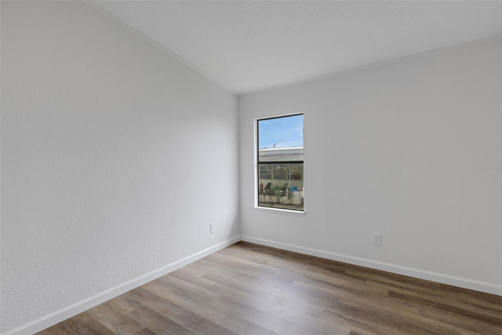 Image 17 of 39 For 918 49th Avenue W