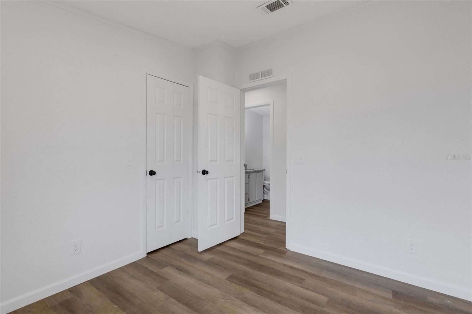 Image 19 of 39 For 918 49th Avenue W