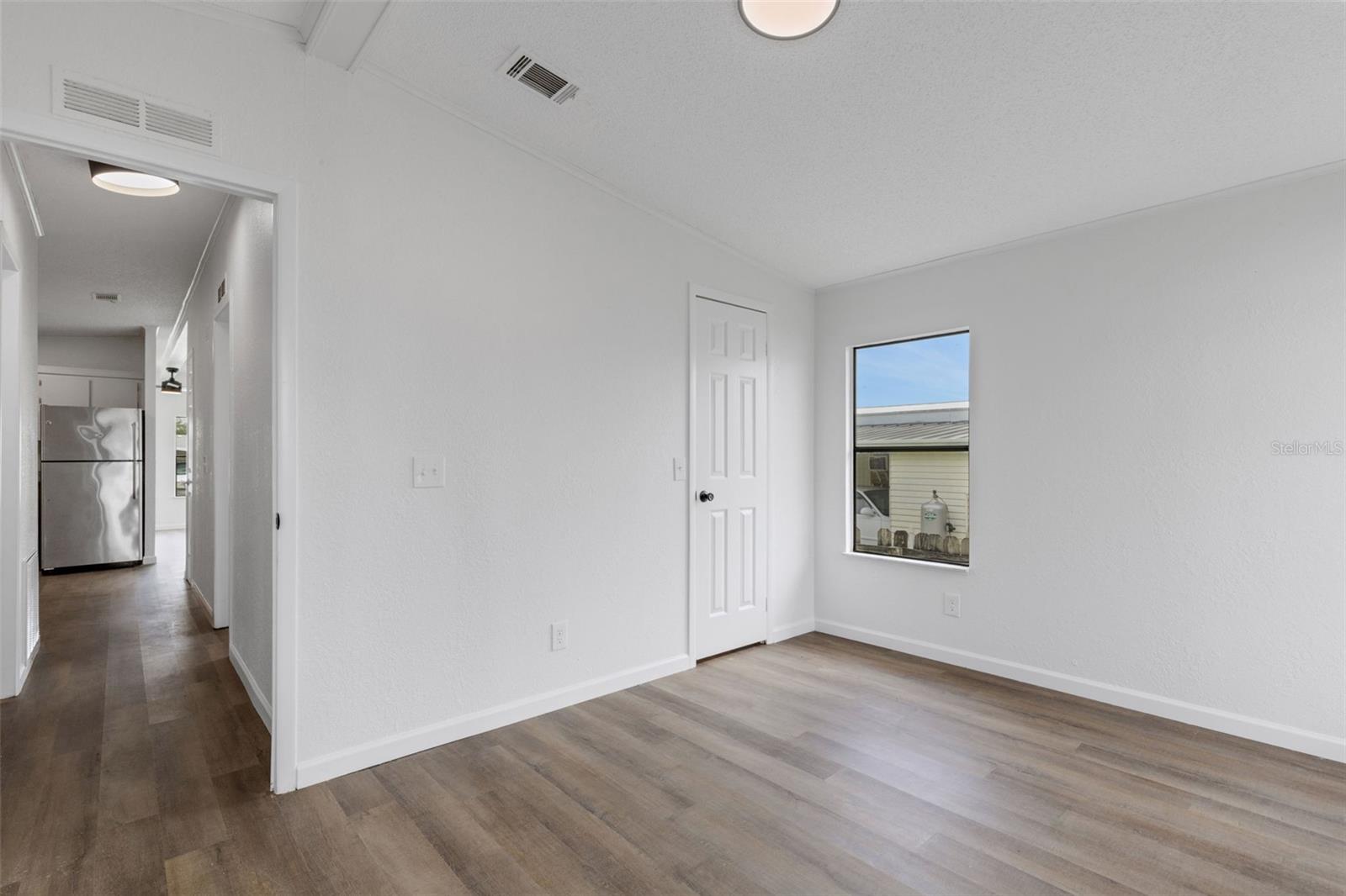 Image 23 of 39 For 918 49th Avenue W