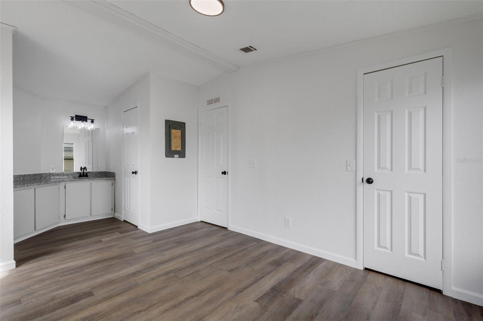 Image 25 of 39 For 918 49th Avenue W