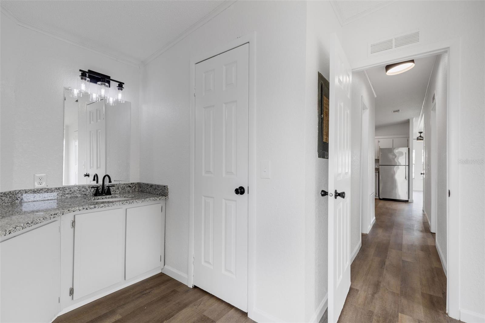 Image 28 of 39 For 918 49th Avenue W