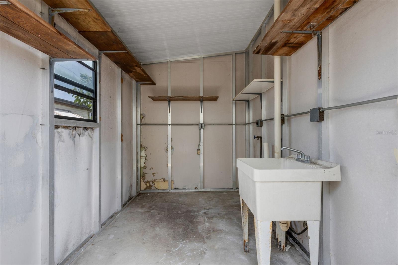 Image 32 of 39 For 918 49th Avenue W