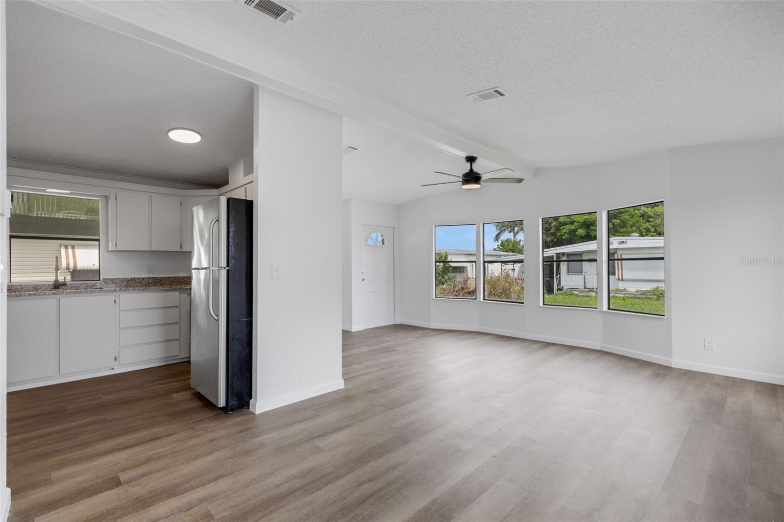 Image 9 of 39 For 918 49th Avenue W
