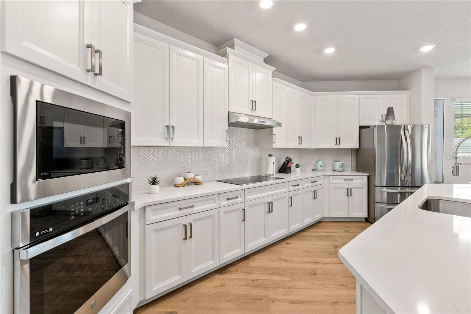 Image 3 of 14 For 809 Castlebar Way