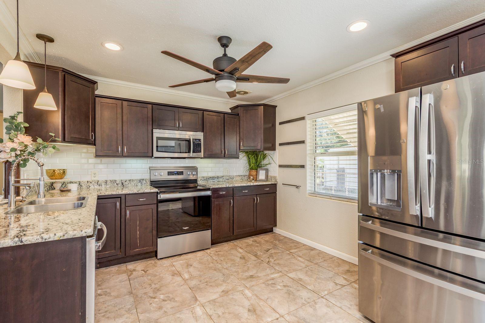 Image 11 of 40 For 1221 Woodlawn Street