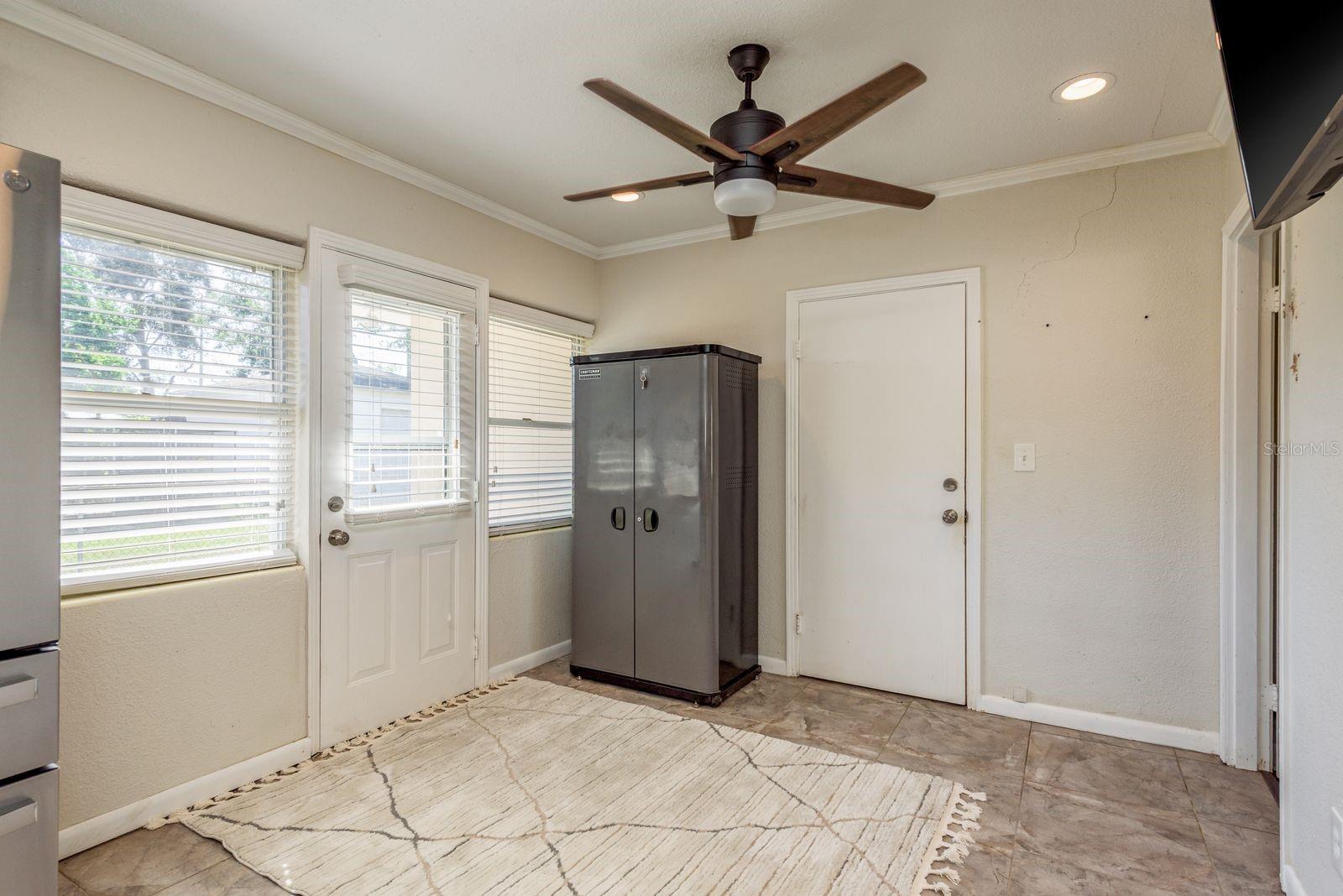 Image 14 of 40 For 1221 Woodlawn Street