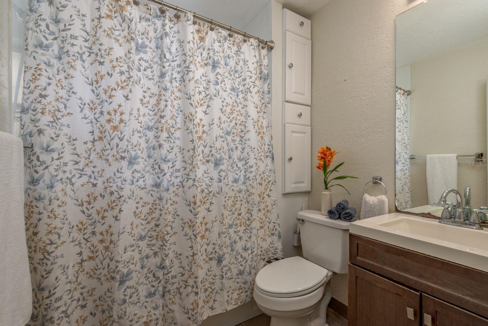 Image 20 of 40 For 1221 Woodlawn Street