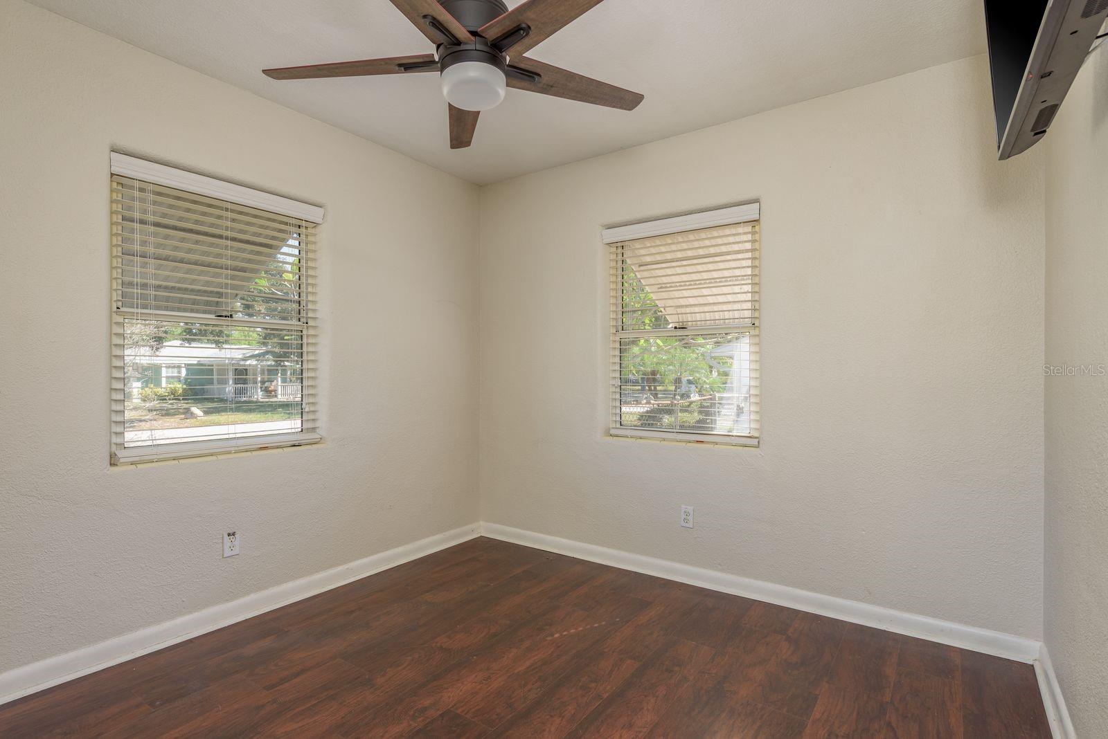 Image 21 of 40 For 1221 Woodlawn Street