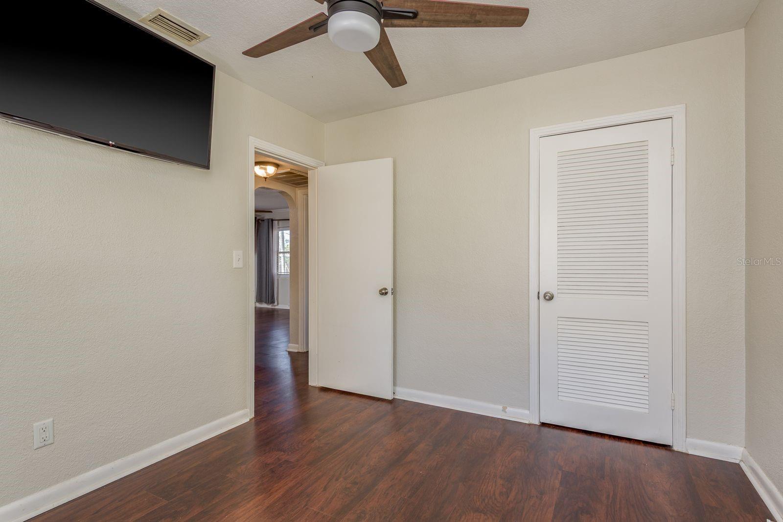 Image 22 of 40 For 1221 Woodlawn Street