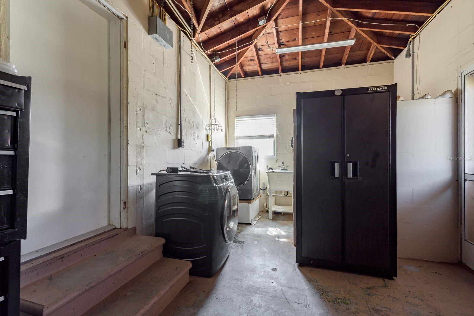 Image 24 of 40 For 1221 Woodlawn Street