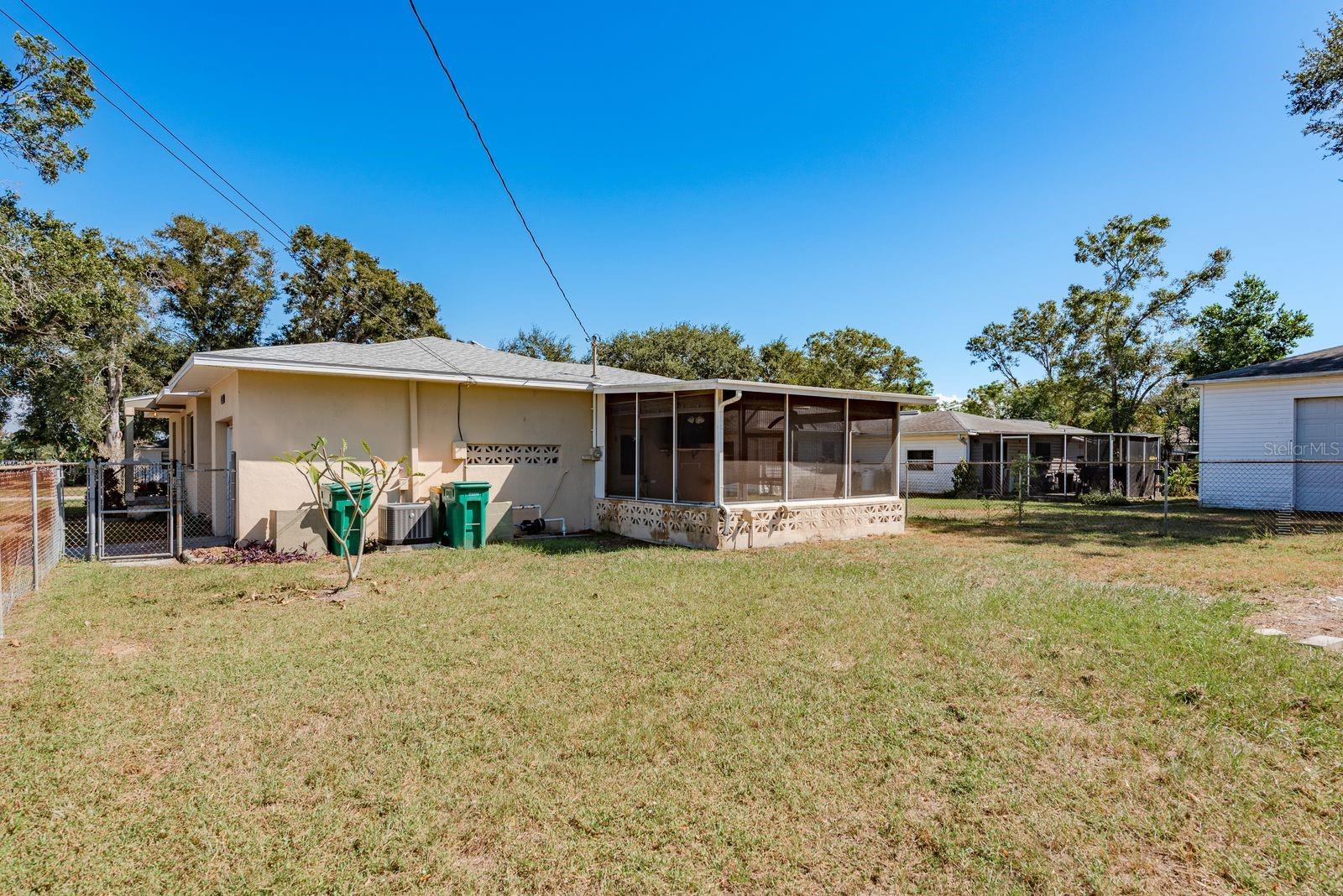 Image 31 of 40 For 1221 Woodlawn Street