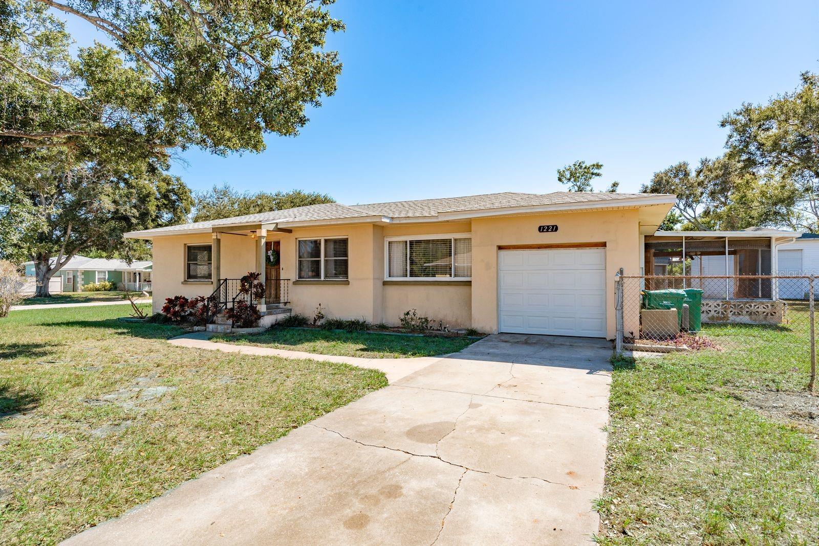Image 4 of 40 For 1221 Woodlawn Street
