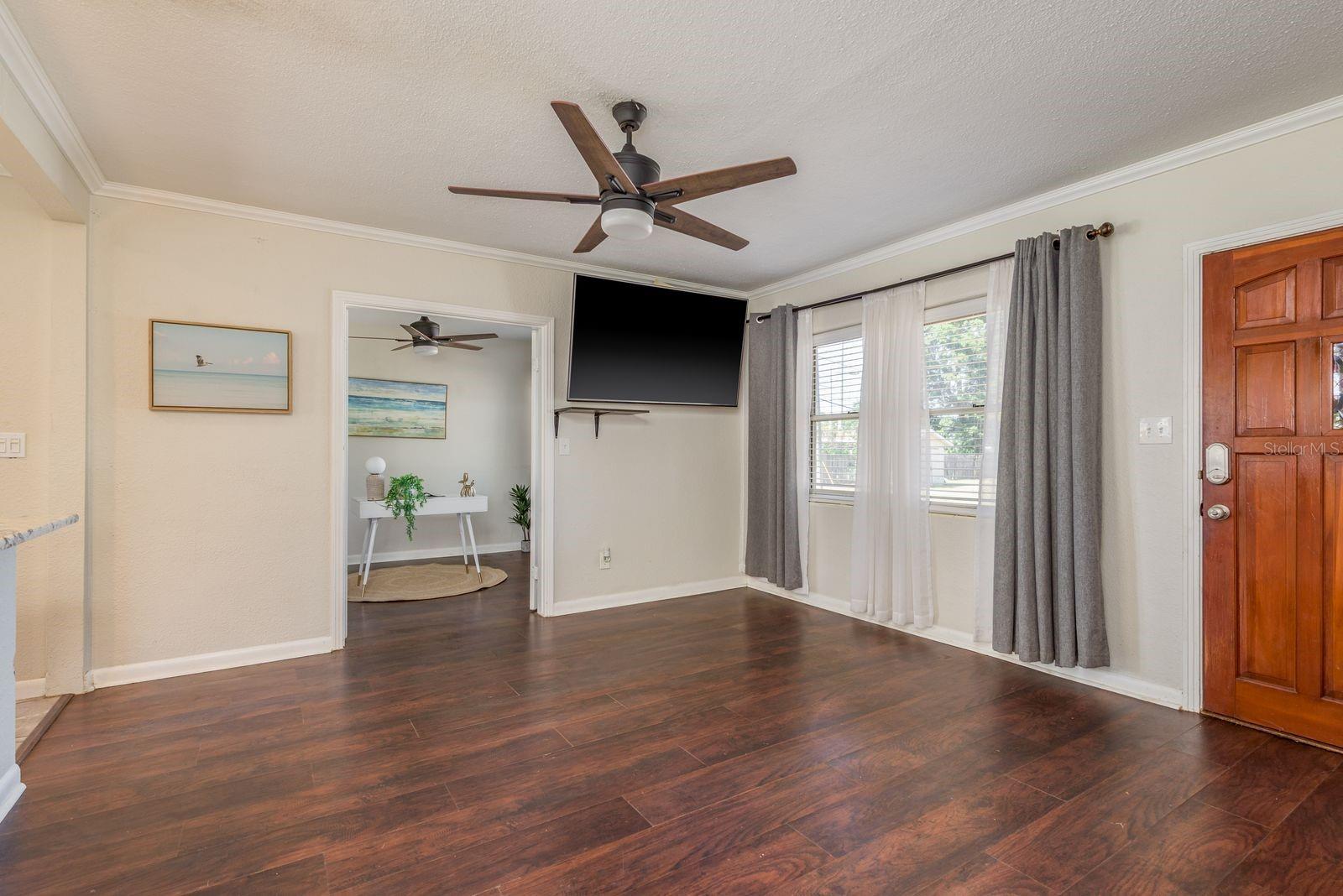 Image 6 of 40 For 1221 Woodlawn Street