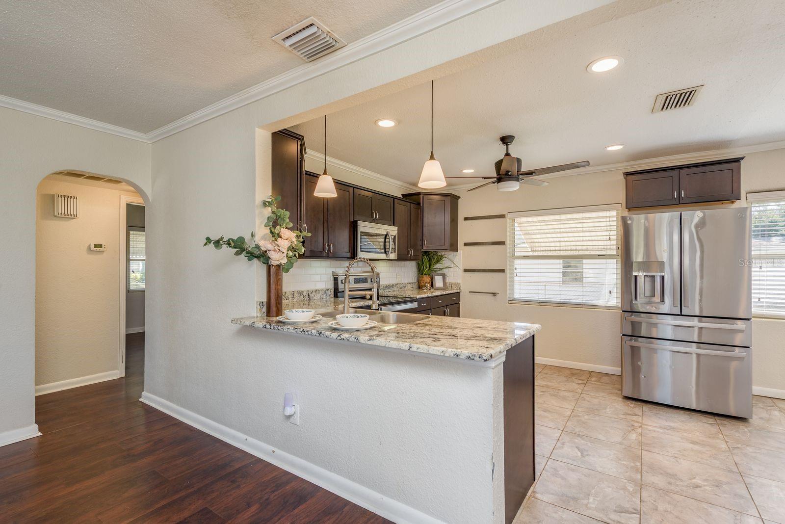 Image 9 of 40 For 1221 Woodlawn Street