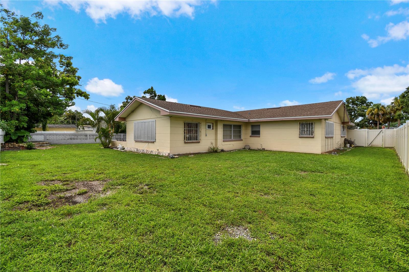 Image 9 of 57 For 2670 Pinellas Point Drive S